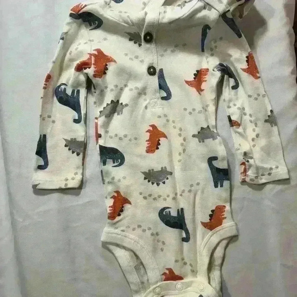 Carters boys longsleeve onesie with a hood size 6 months new without tags - Picture 2 of 3